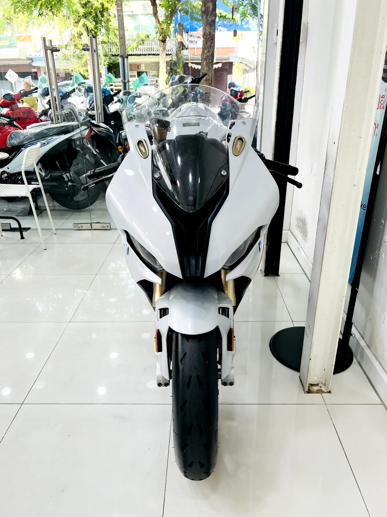 BMW S1000RR gallery image 2
