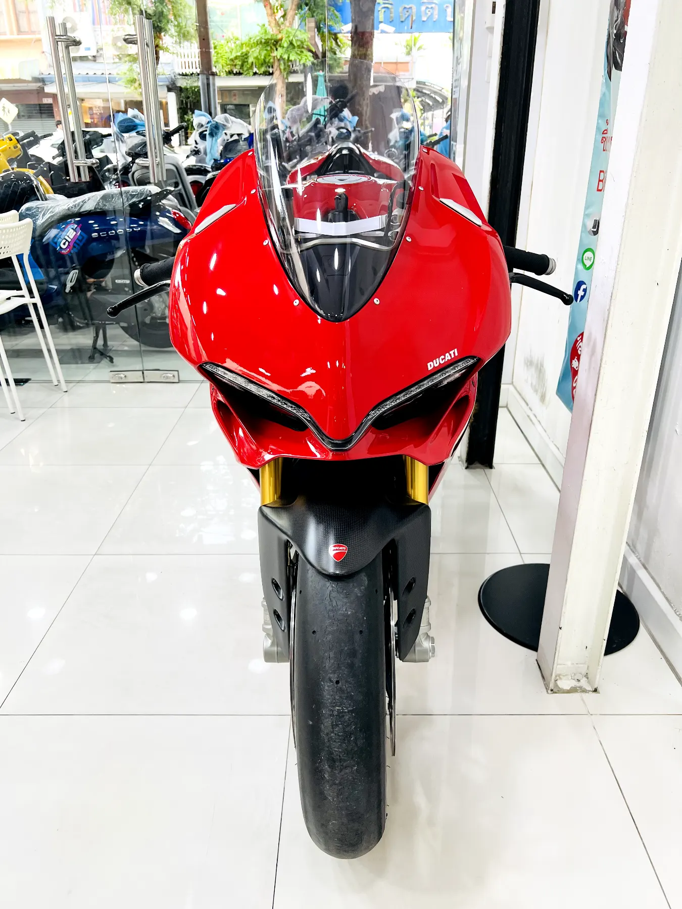 Ducati 1299 PANIGALE S gallery image 2