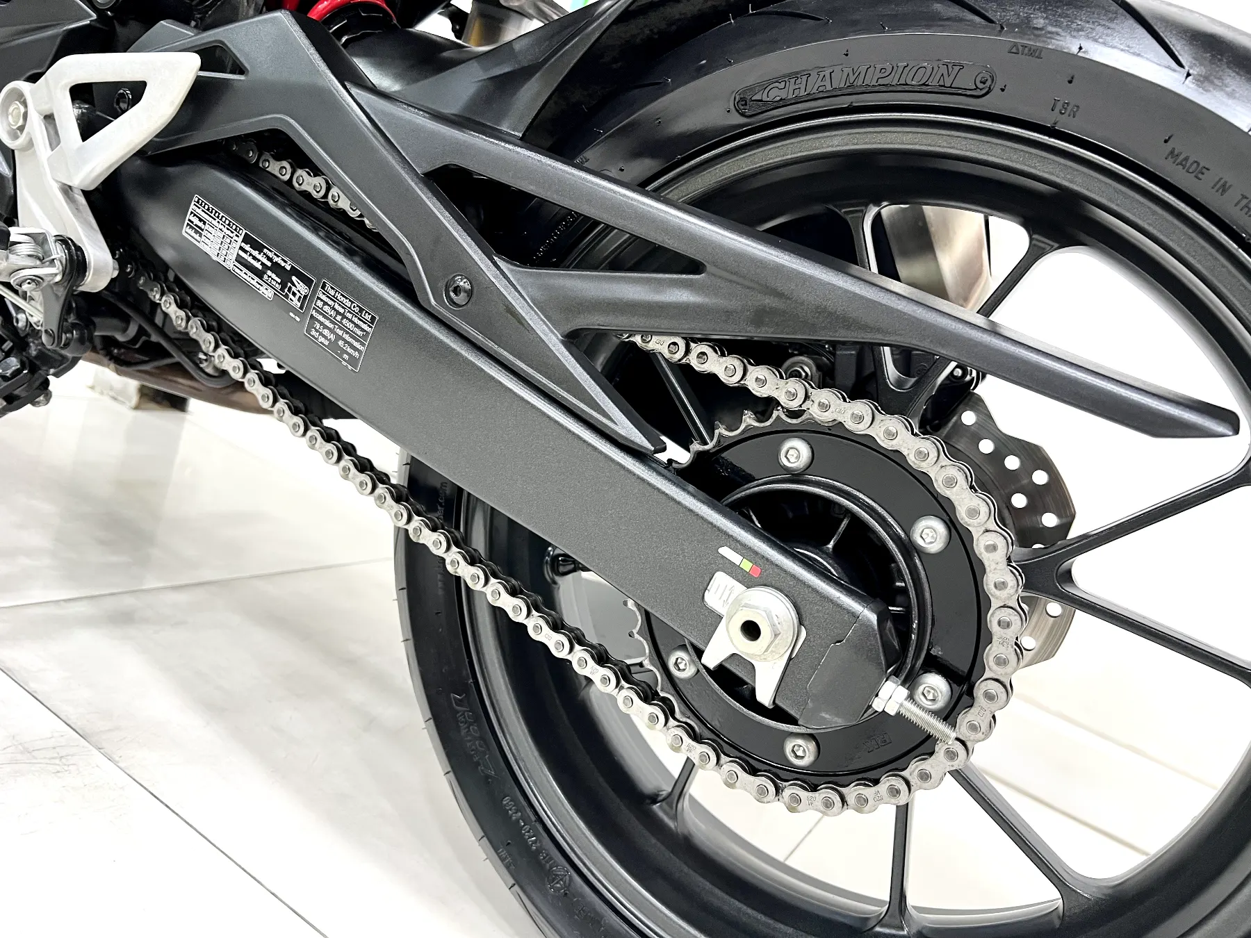 Honda CB300R gallery image 3