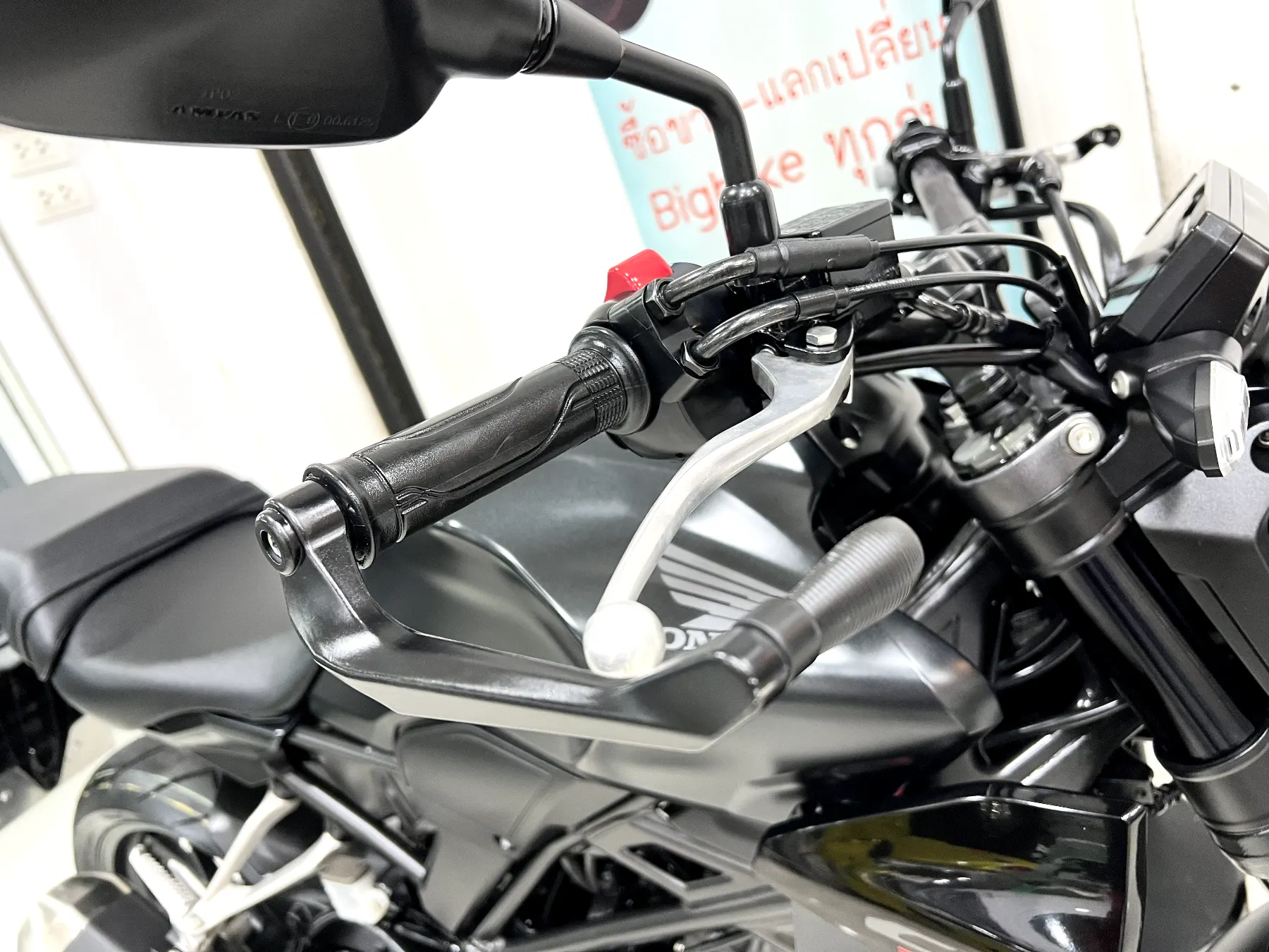 Honda CB300R gallery image 4
