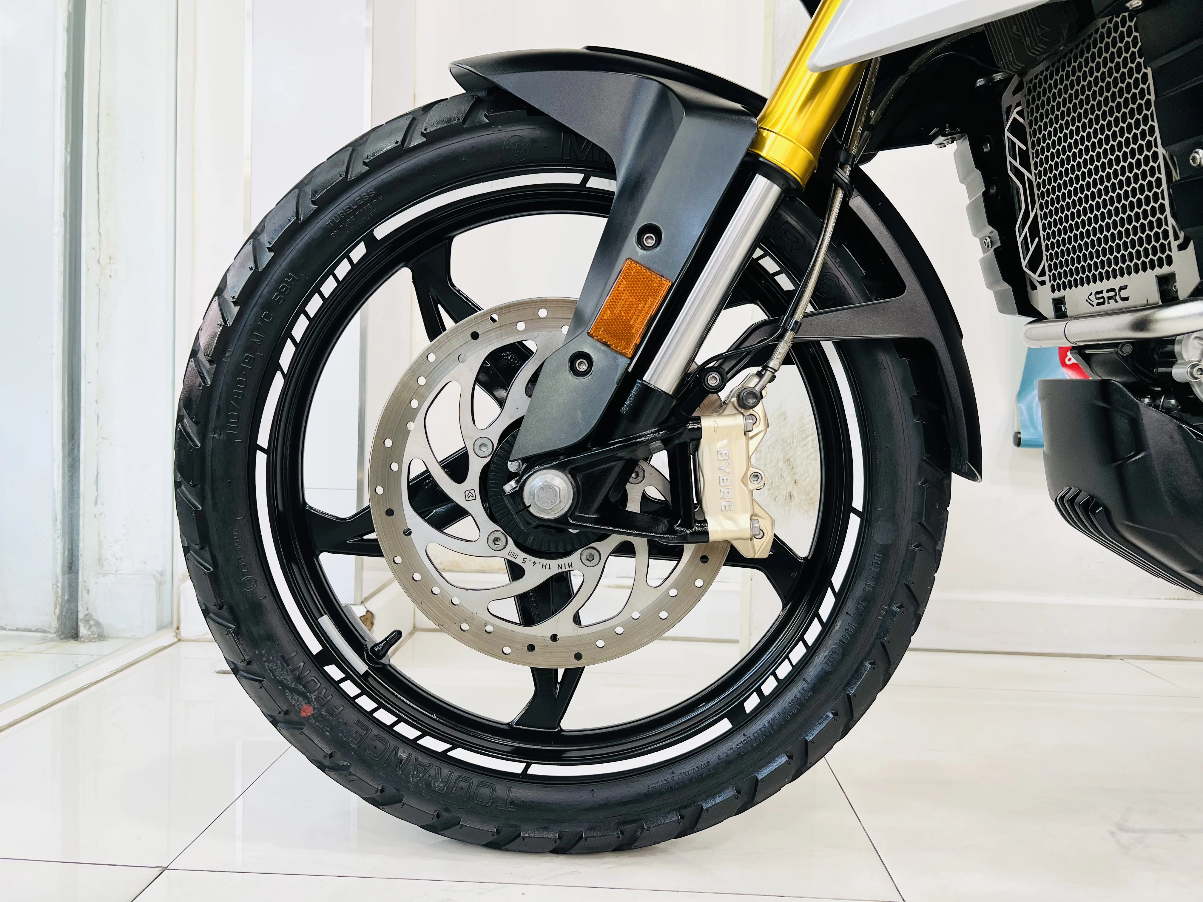 BMW G310 GS gallery image 2