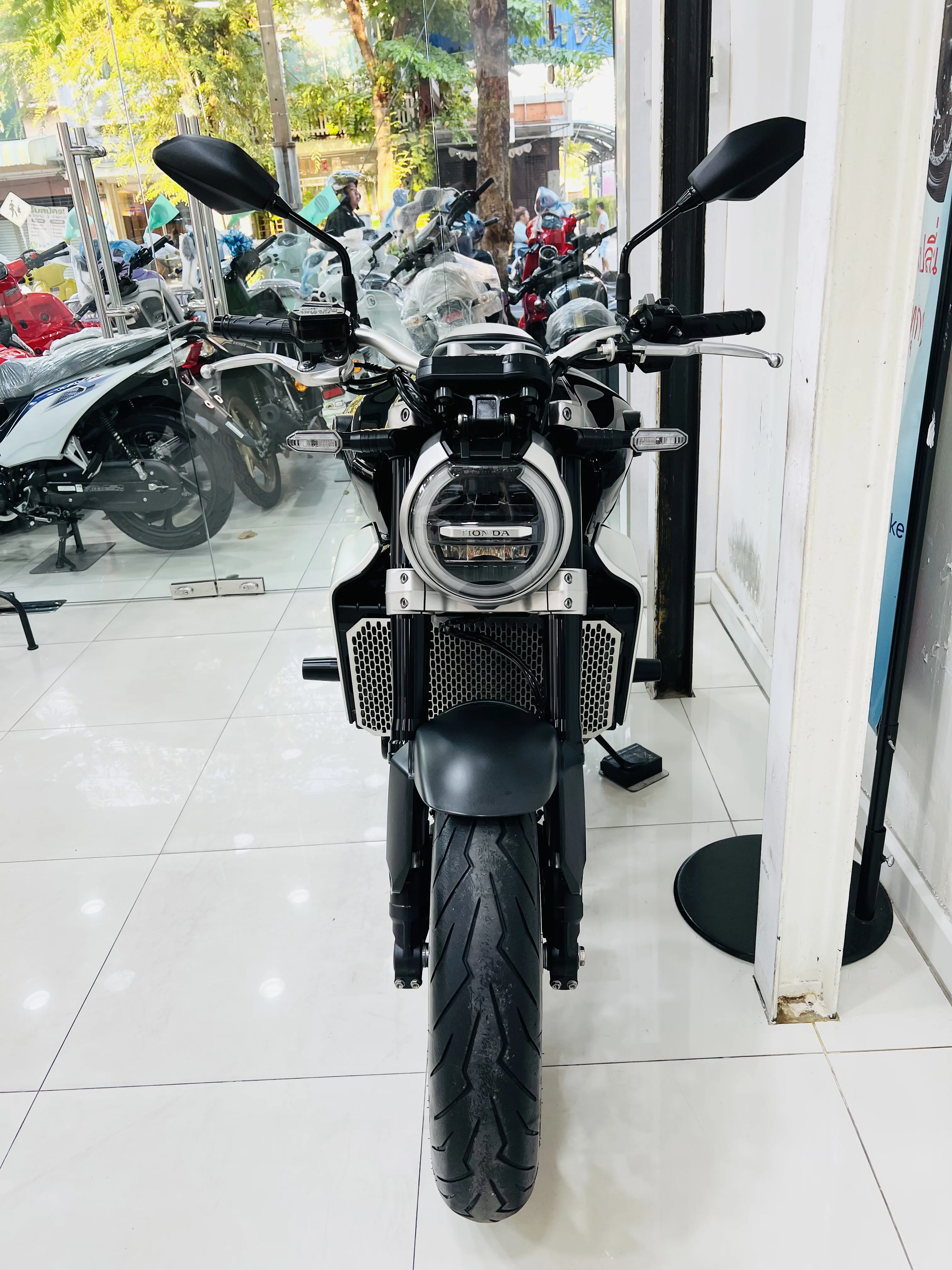 Honda CB1000R gallery image 4