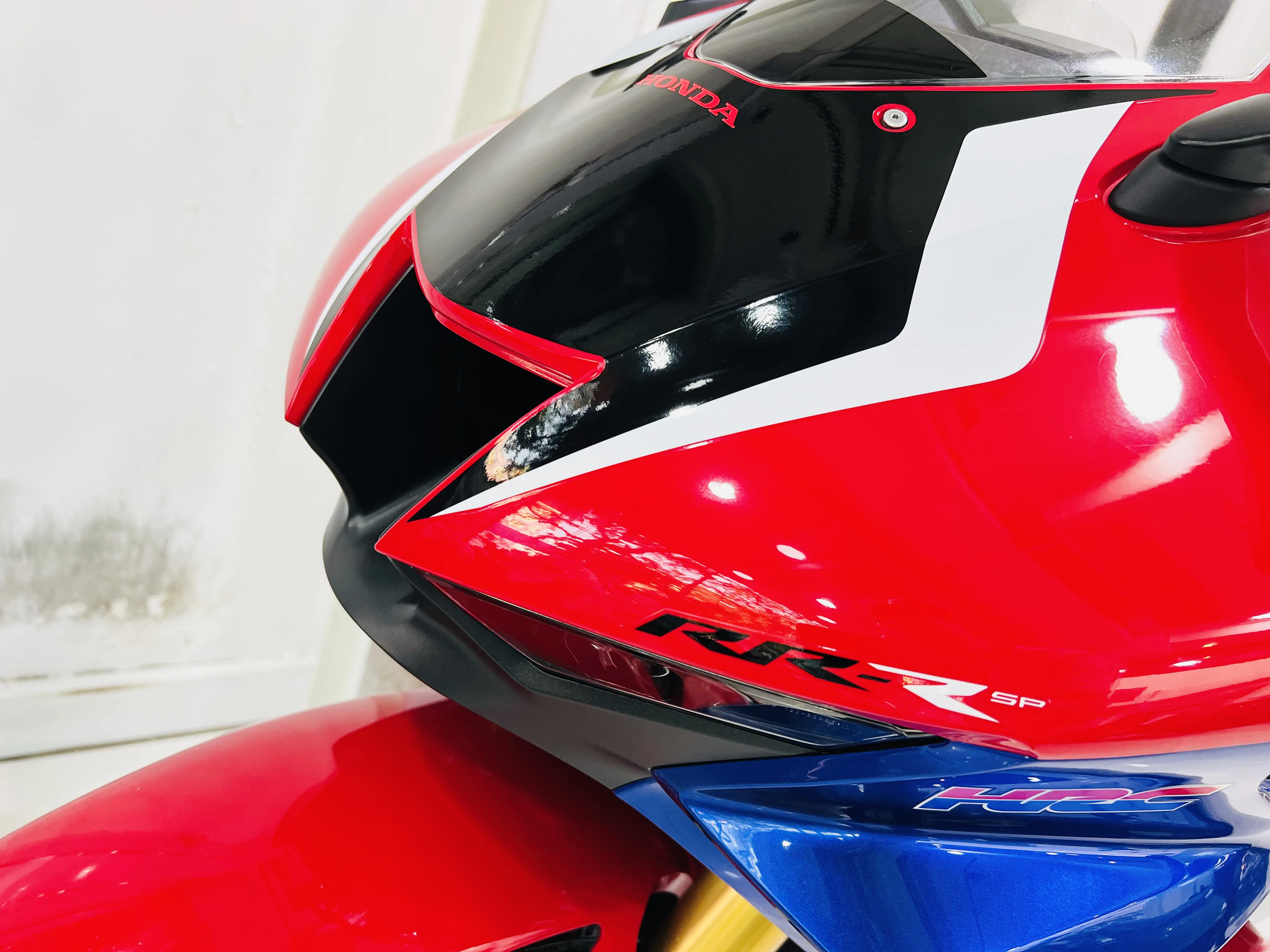 Honda CBR1000RR-R FIREBLADE SP gallery image 2