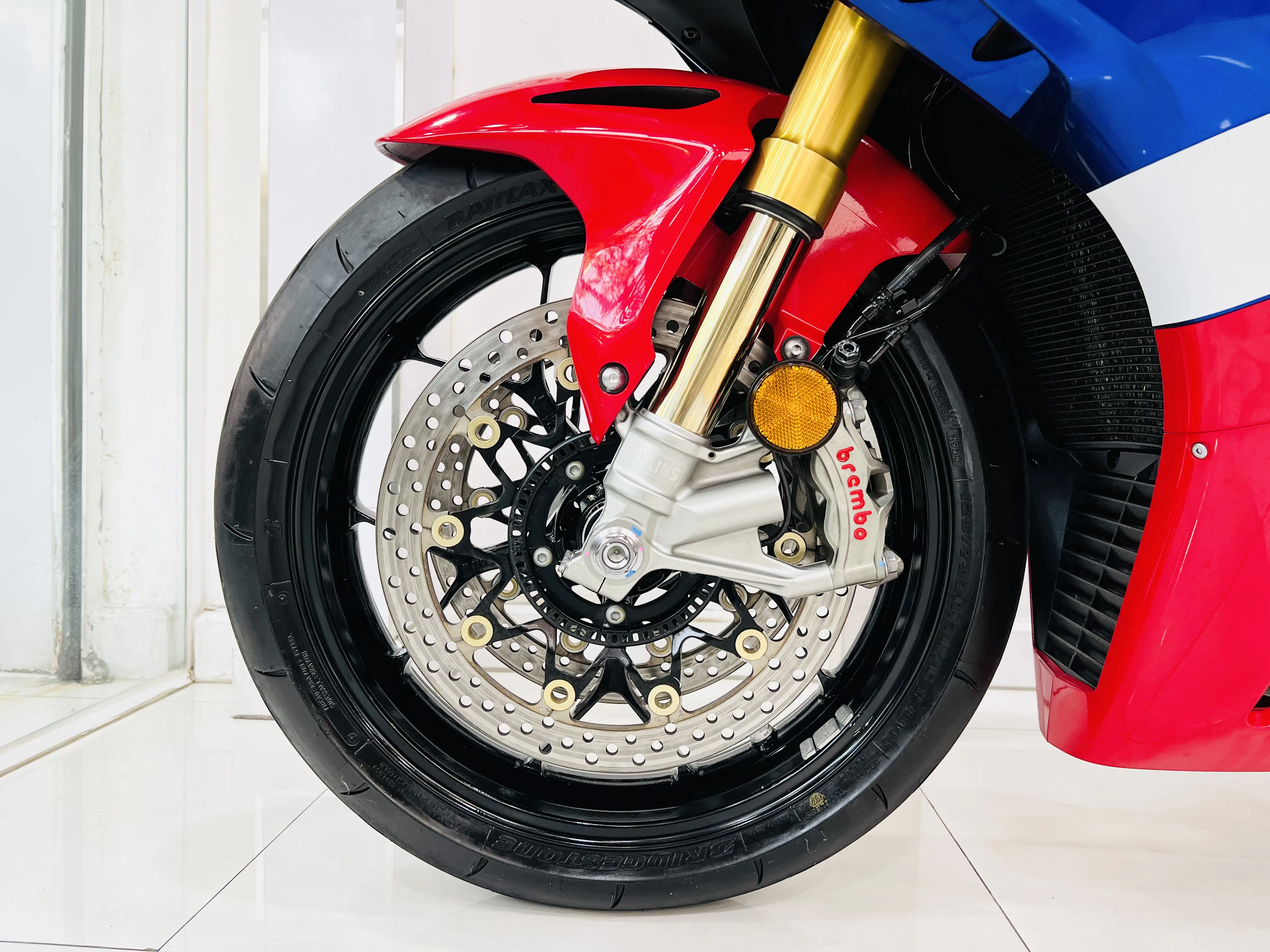 Honda CBR1000RR-R FIREBLADE SP gallery image 3