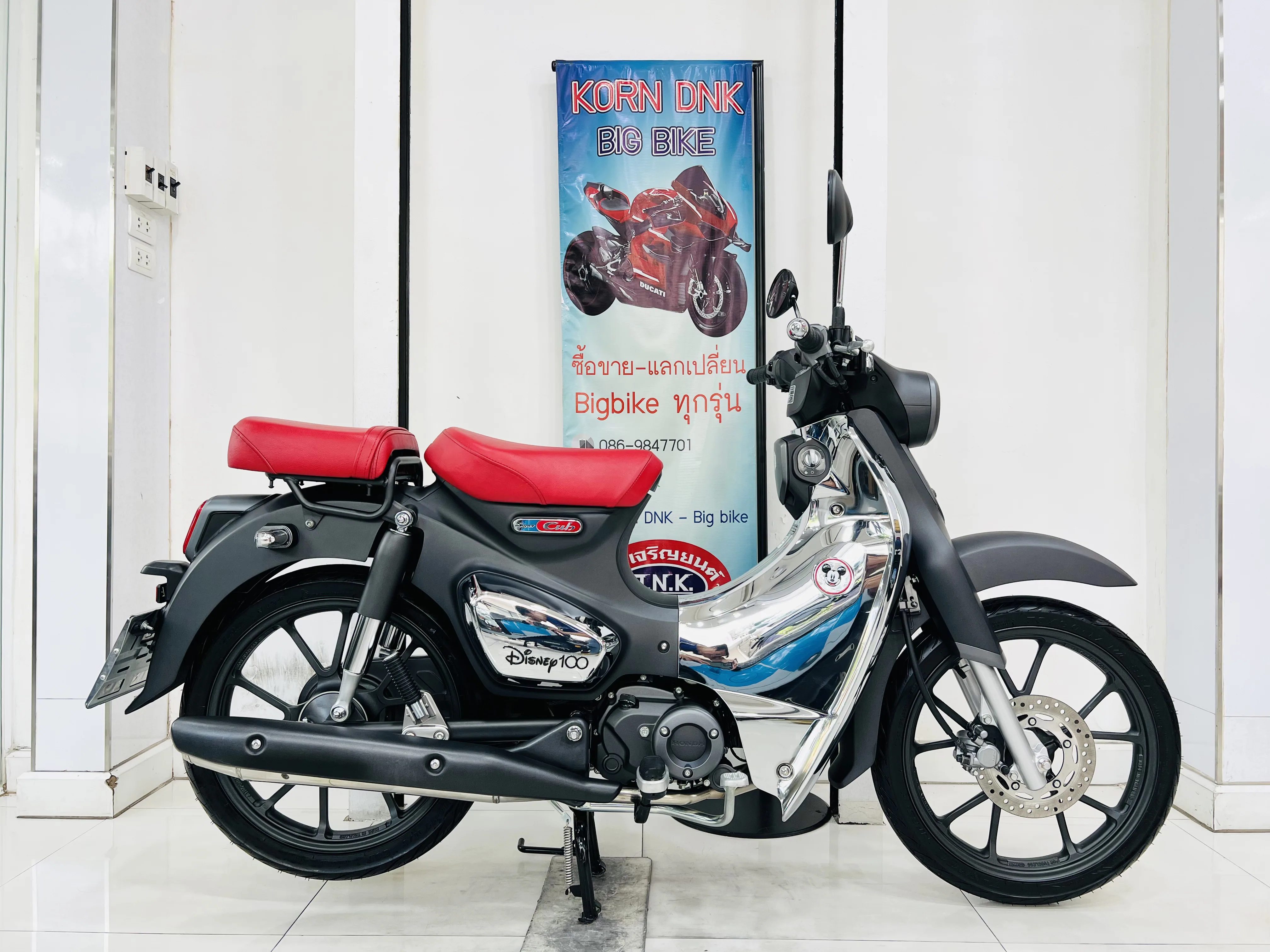 Honda SUPER CUB C125 DISNEY MICKY MOUSE LIMITED EDITION & FIGURE LIMITED EDITION 🏍