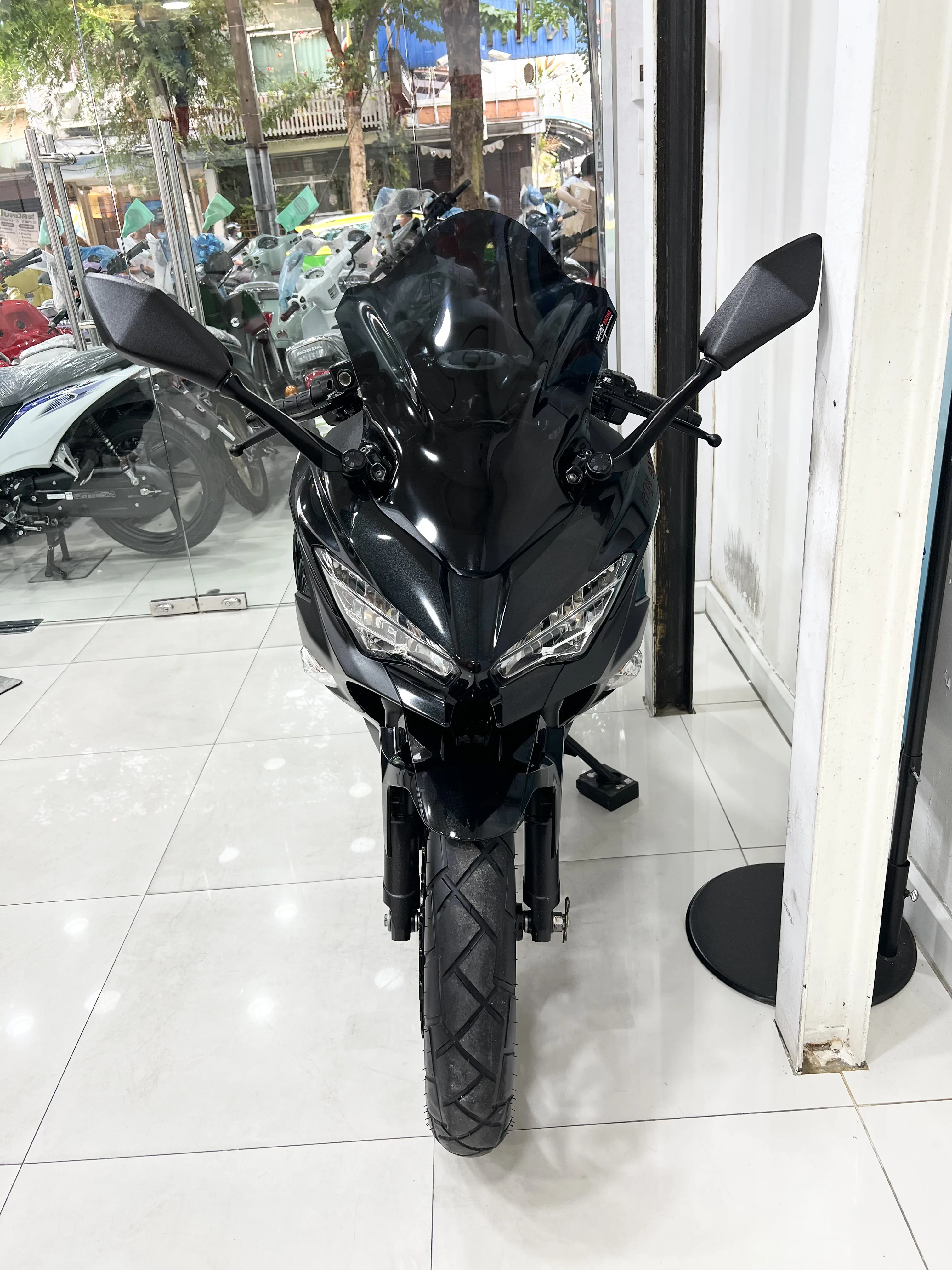 Kawasaki NINJA400 gallery image 4