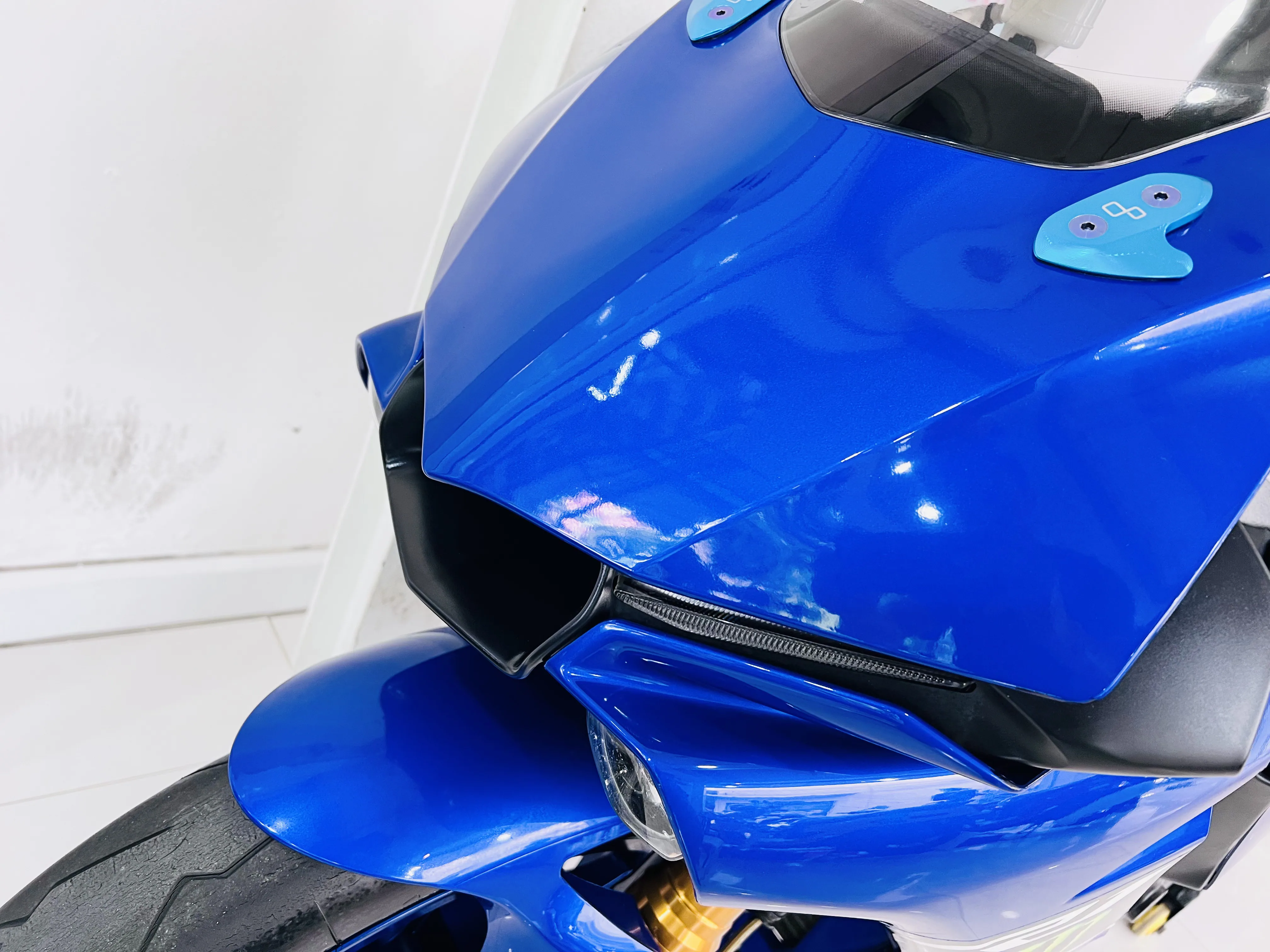 Yamaha YZF-R1 gallery image 2
