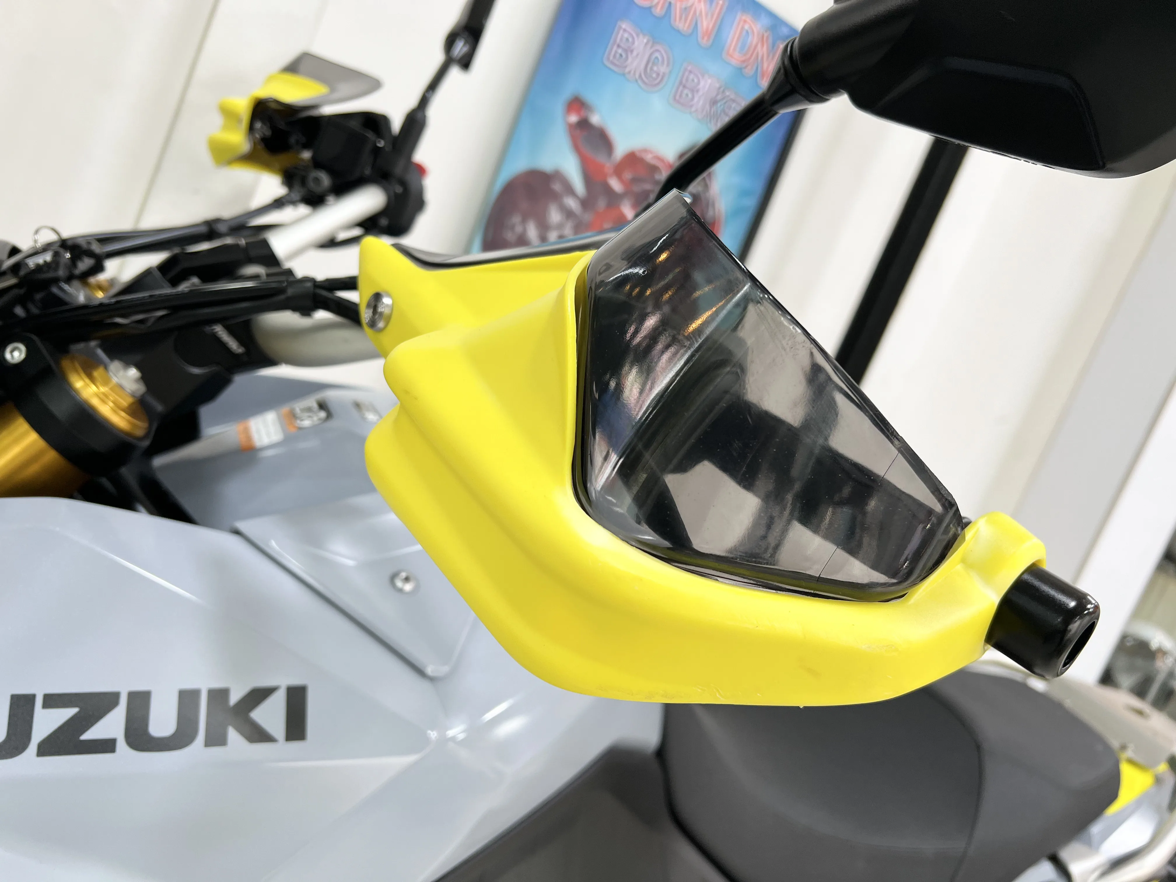Suzuki V-STROM800DE gallery image 3