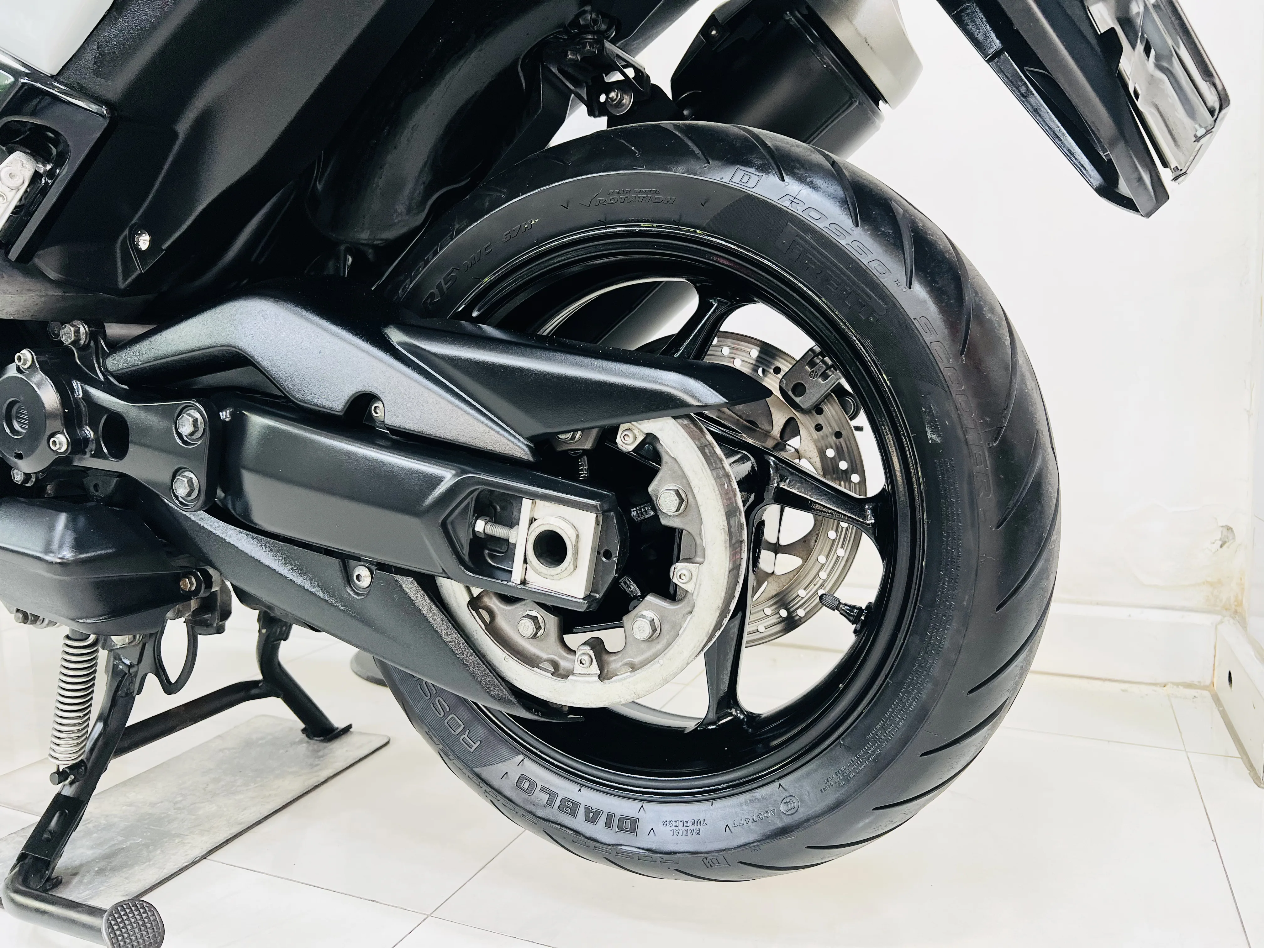 Yamaha T-MAX530 SX gallery image 2