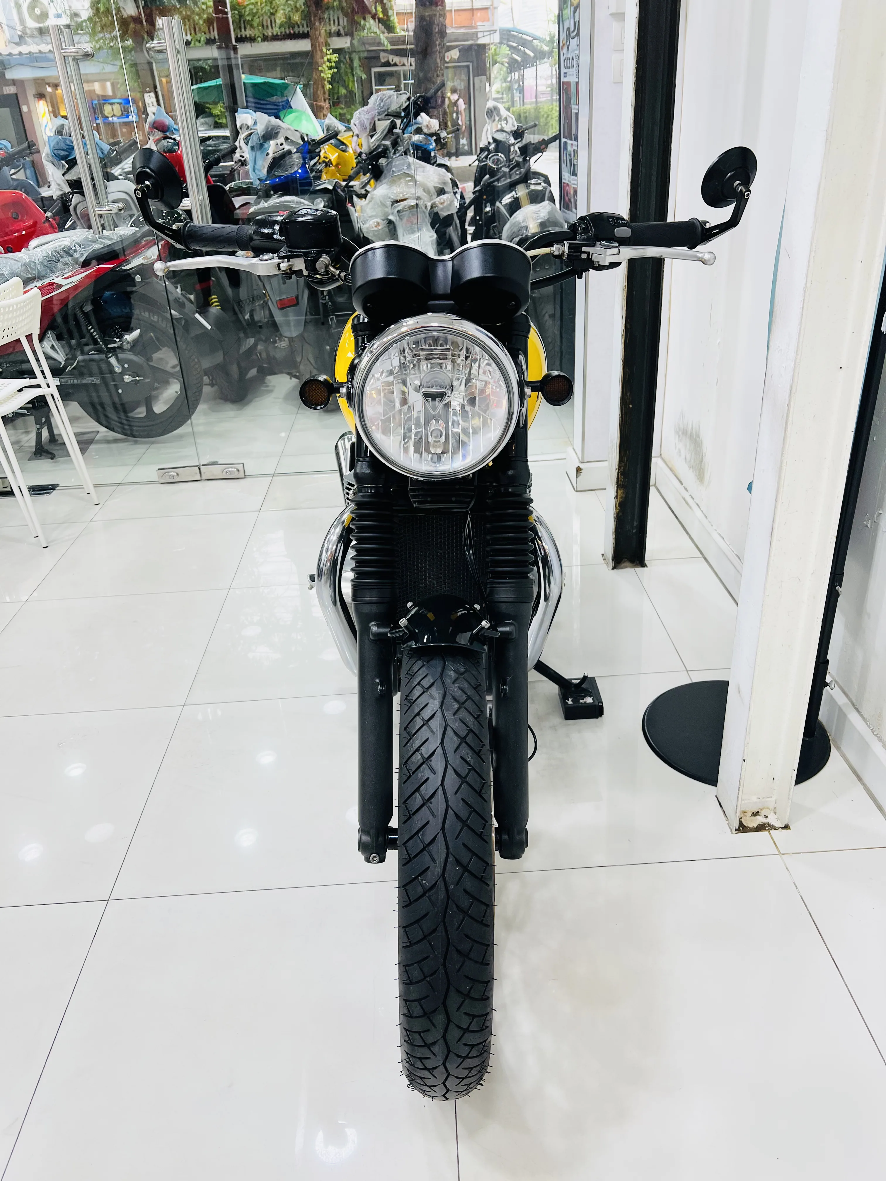 Triumph BONNEVILLE T100 gallery image 4