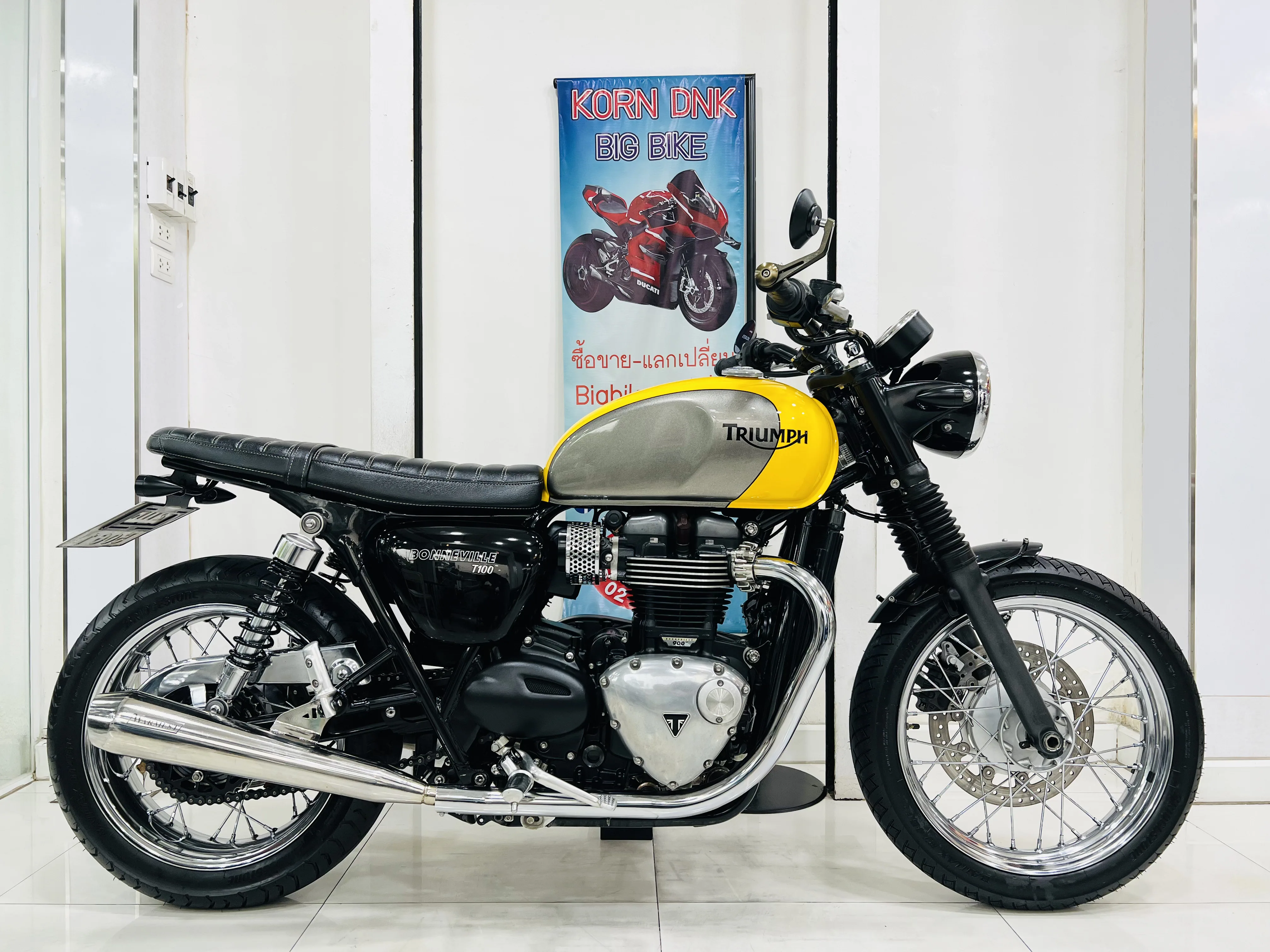 Triumph BONNEVILLE T100