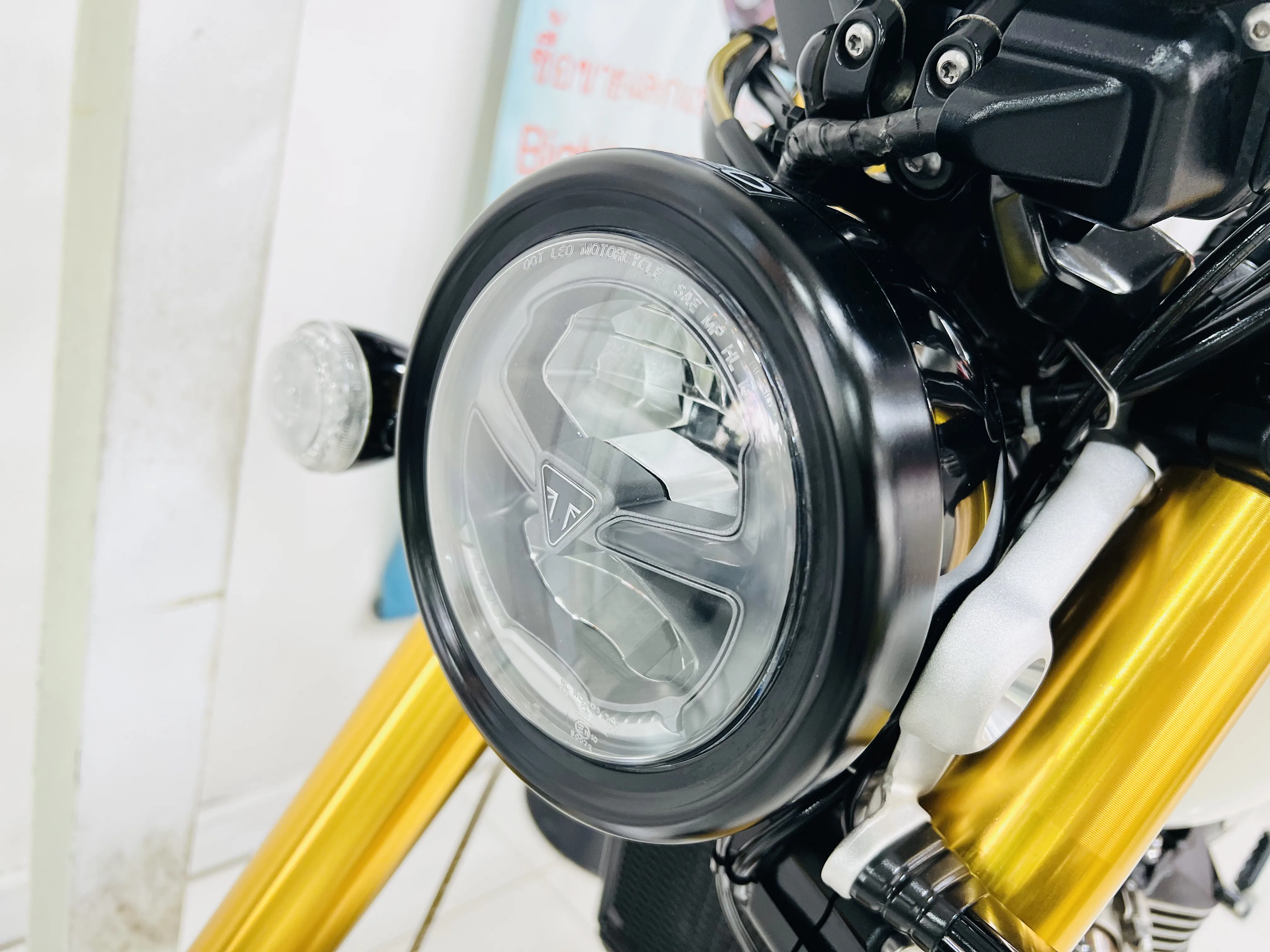 Triumph SCRAMBLER1200 XE gallery image 3