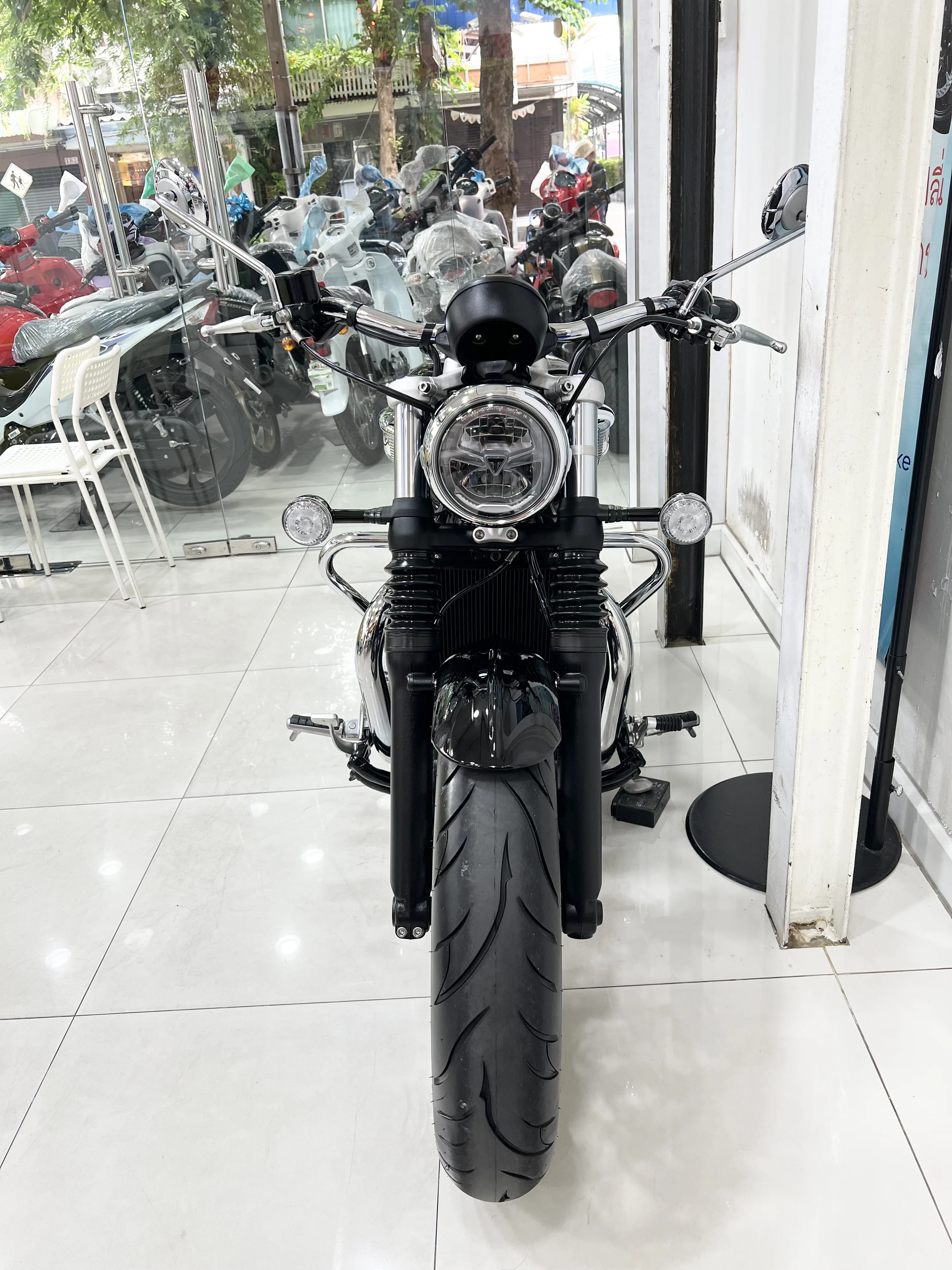 Triumph BONNEVILLE SPEED MASTER1200 gallery image 5