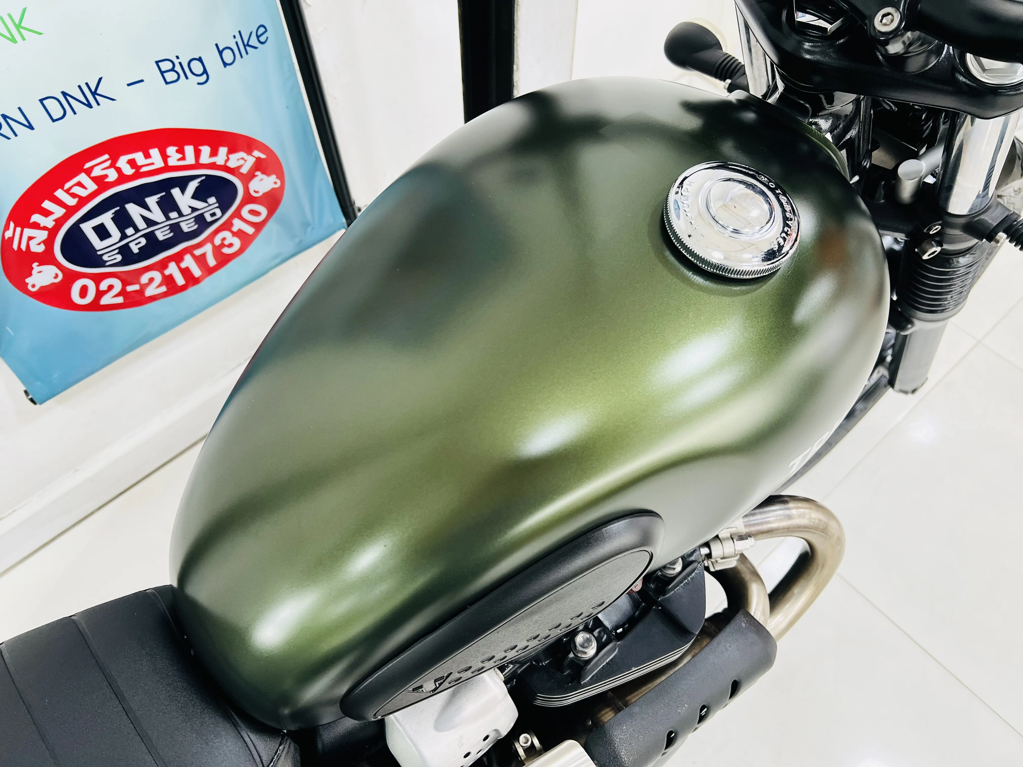Triumph SCRAMBLER 900 ABS gallery image 2