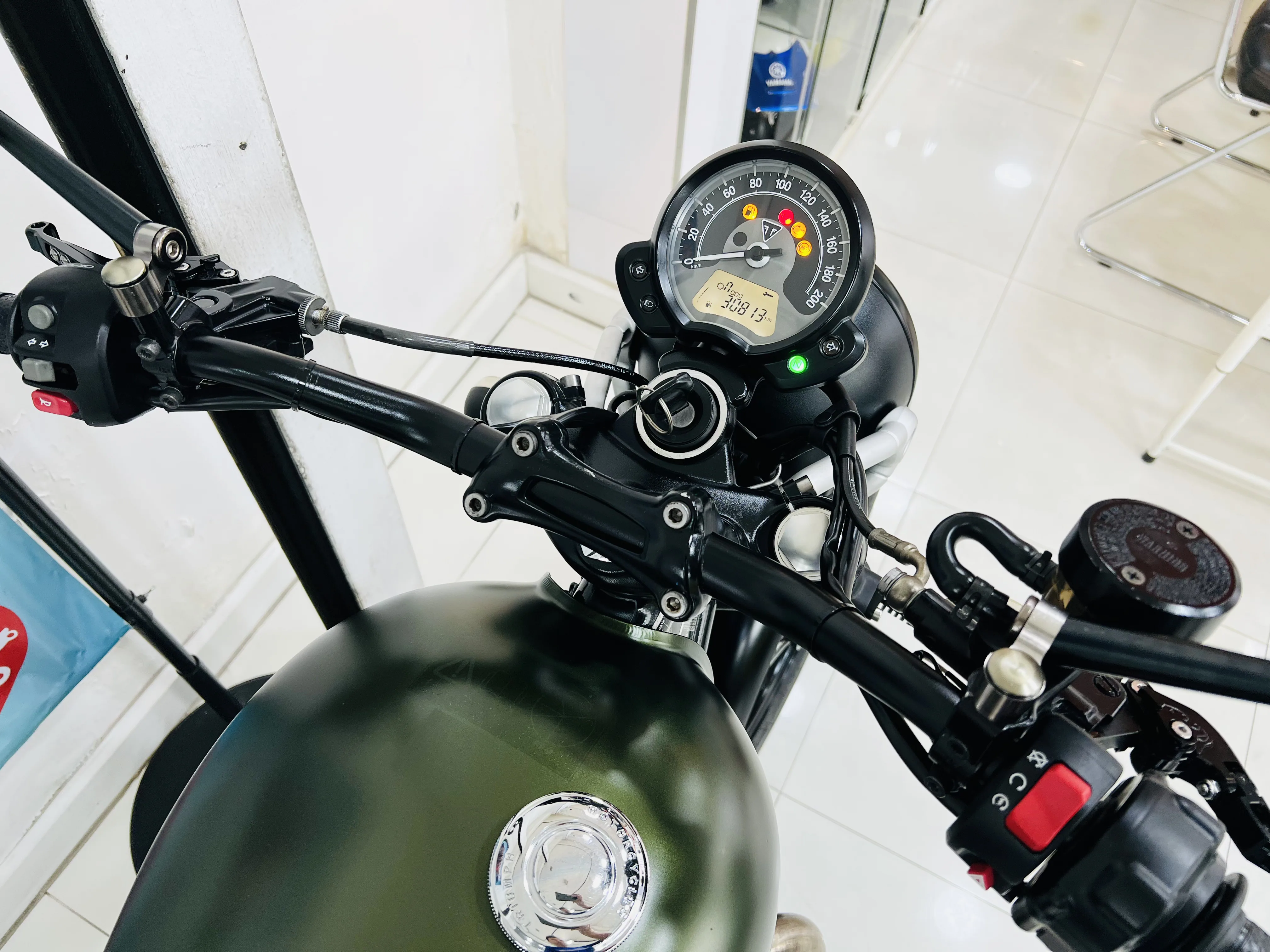 Triumph SCRAMBLER 900 ABS gallery image 4