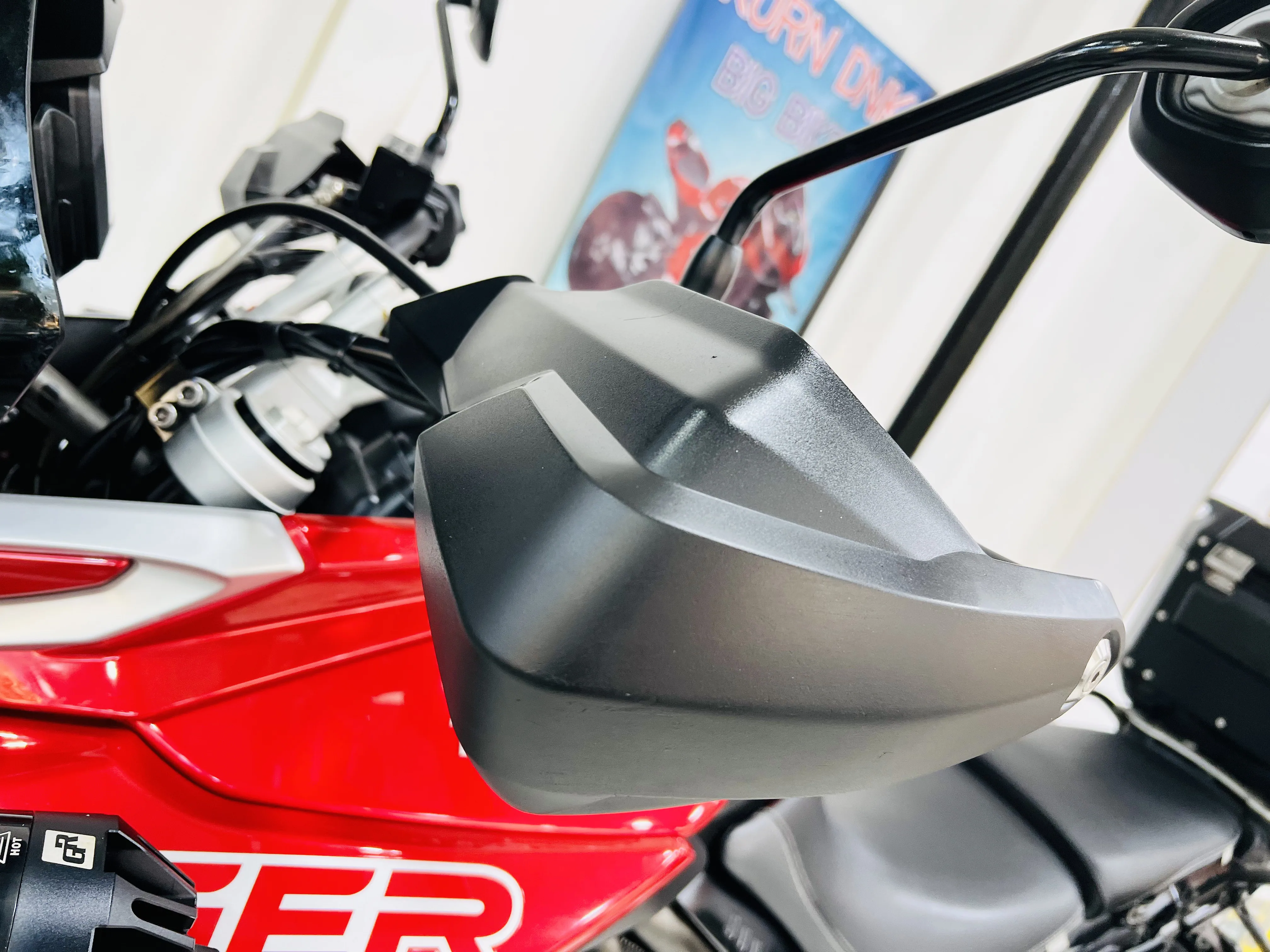 Triumph TIGER800 XCA gallery image 2