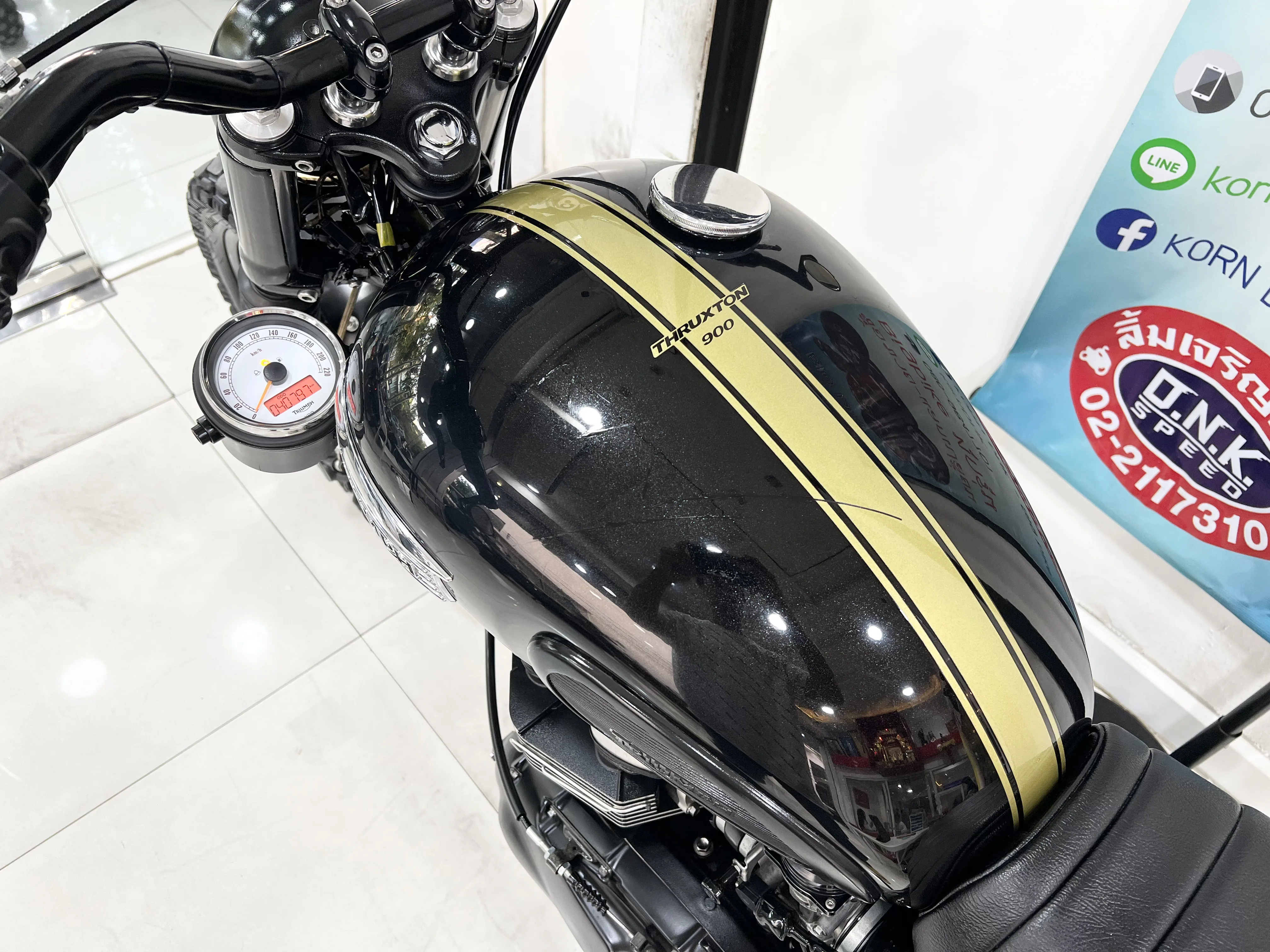 Triumph THRUXTON900 gallery image 5