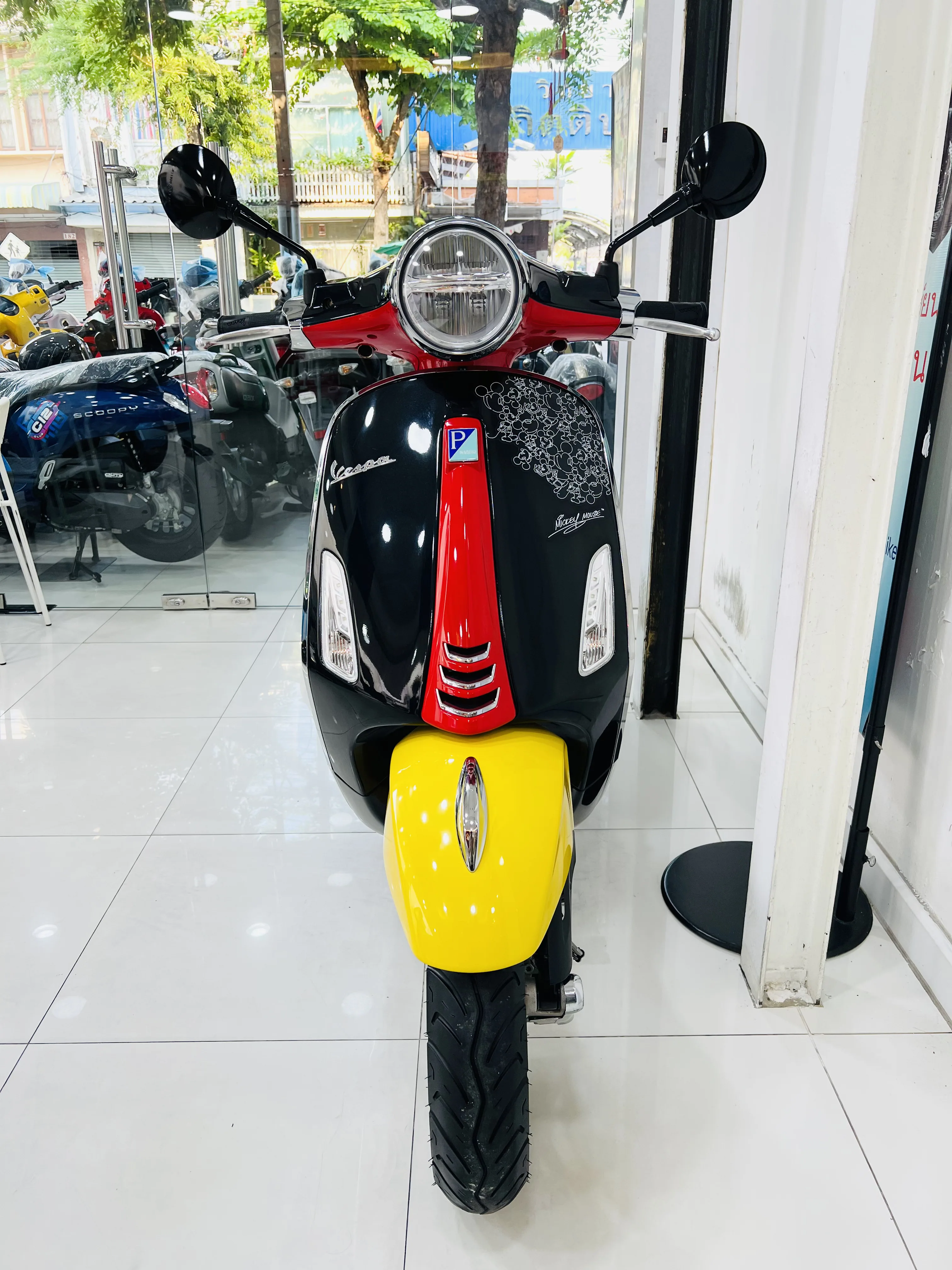 Vespa PRIMAVERA 150 LED ABS gallery image 2