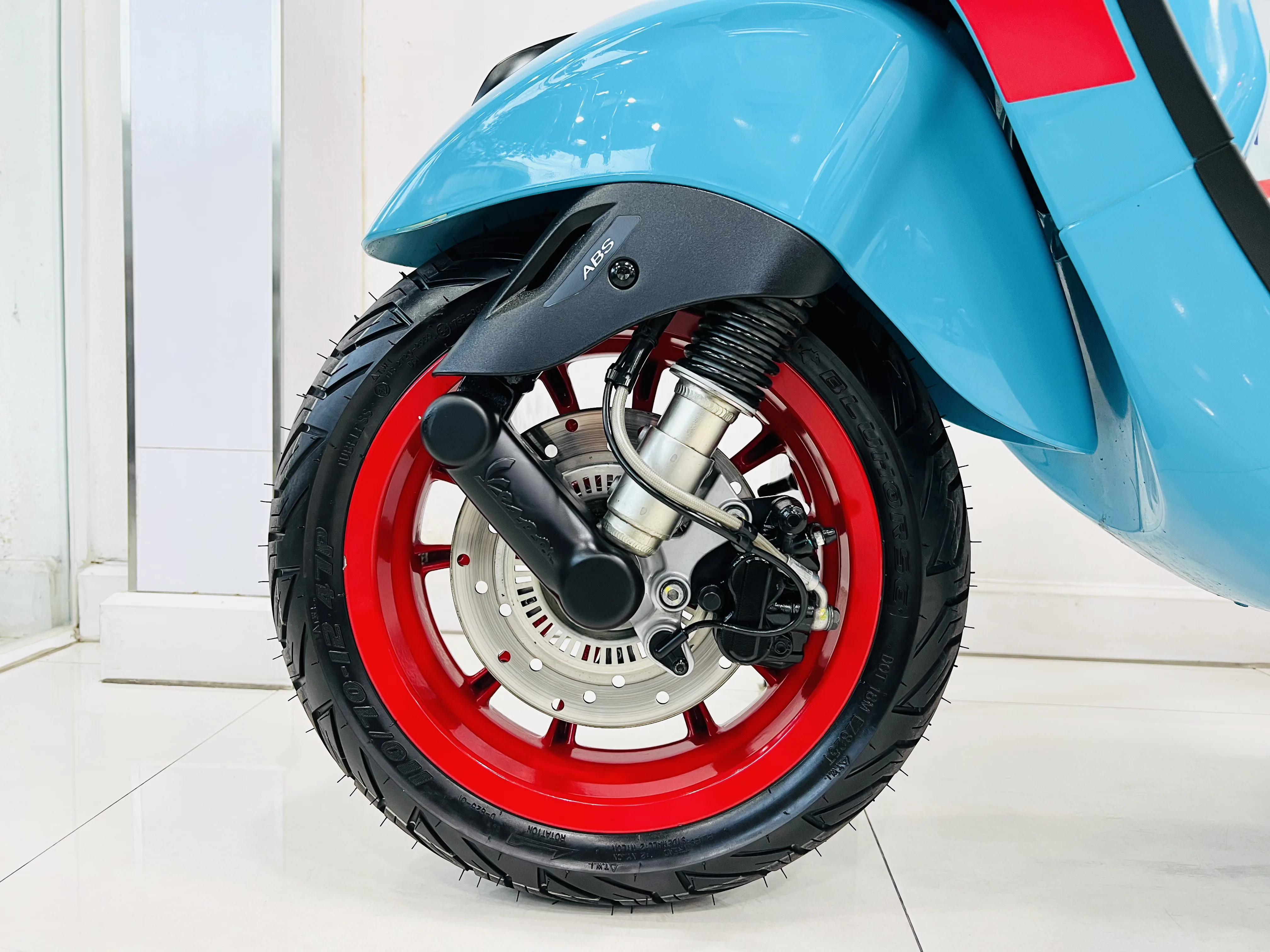 Vespa PREMAVERA S150 i-GET Color Vibe Edition gallery image 2