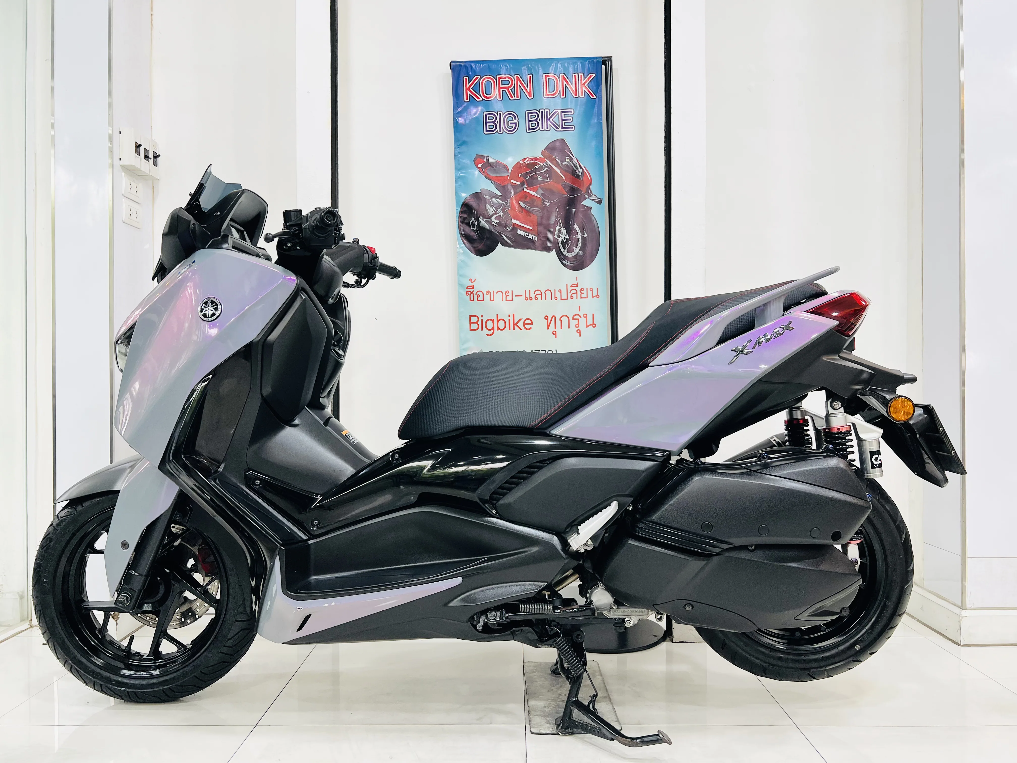 Yamaha X-MAX 300 ABS gallery image 2