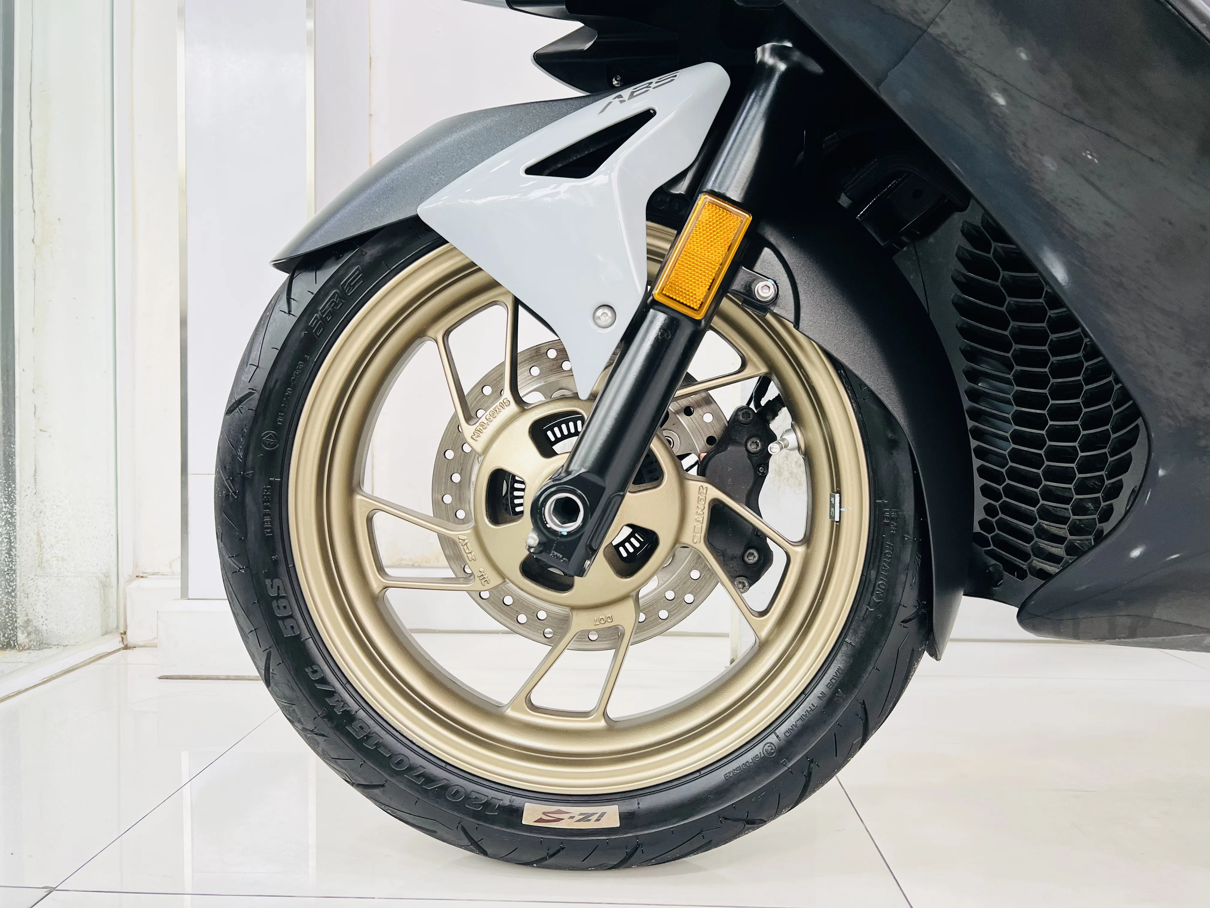Zontes 350E ABS gallery image 4