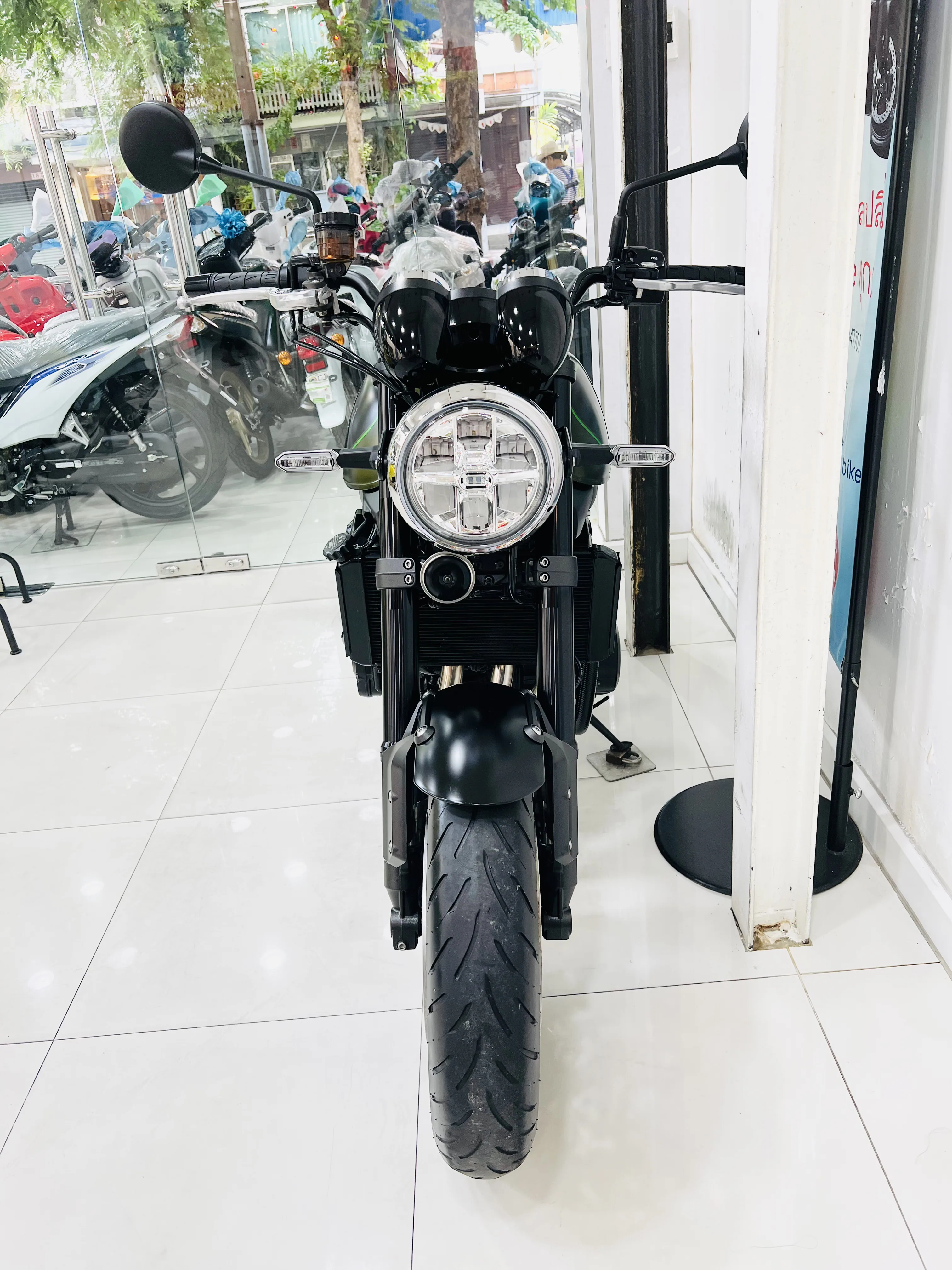 Kawasaki Z900RS gallery image 3