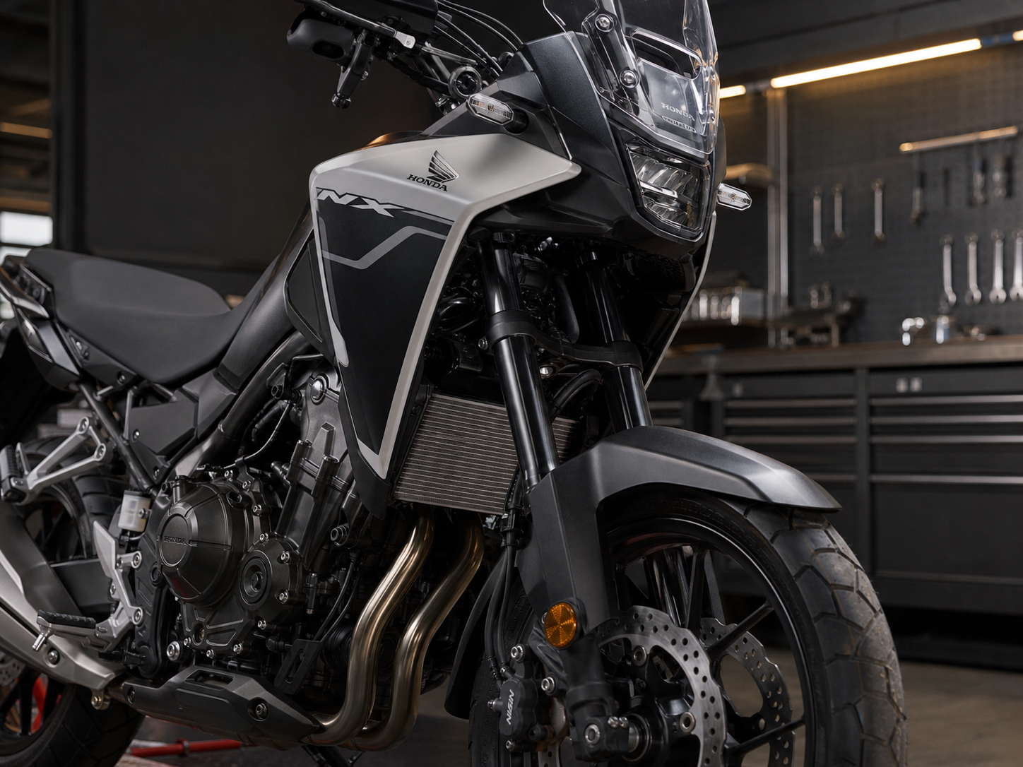 รายละเอียดแฟริ่ง ช่วงล่าง และเครื่องยนต์ Honda NX500 สื่อถึงจุดเริ่มต้นของคลาส 500cc+