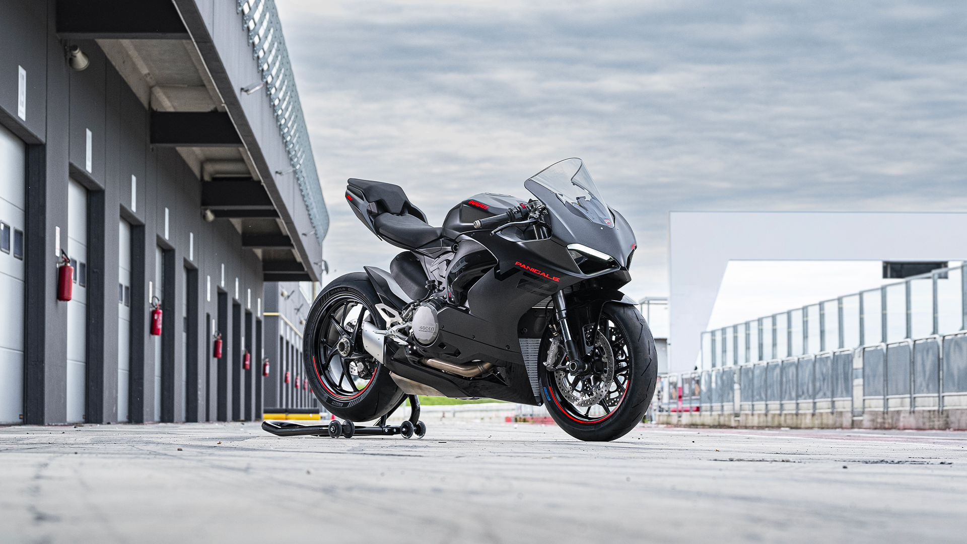 Ducati Panigale V2 MY24 955cc Superquadro official model image