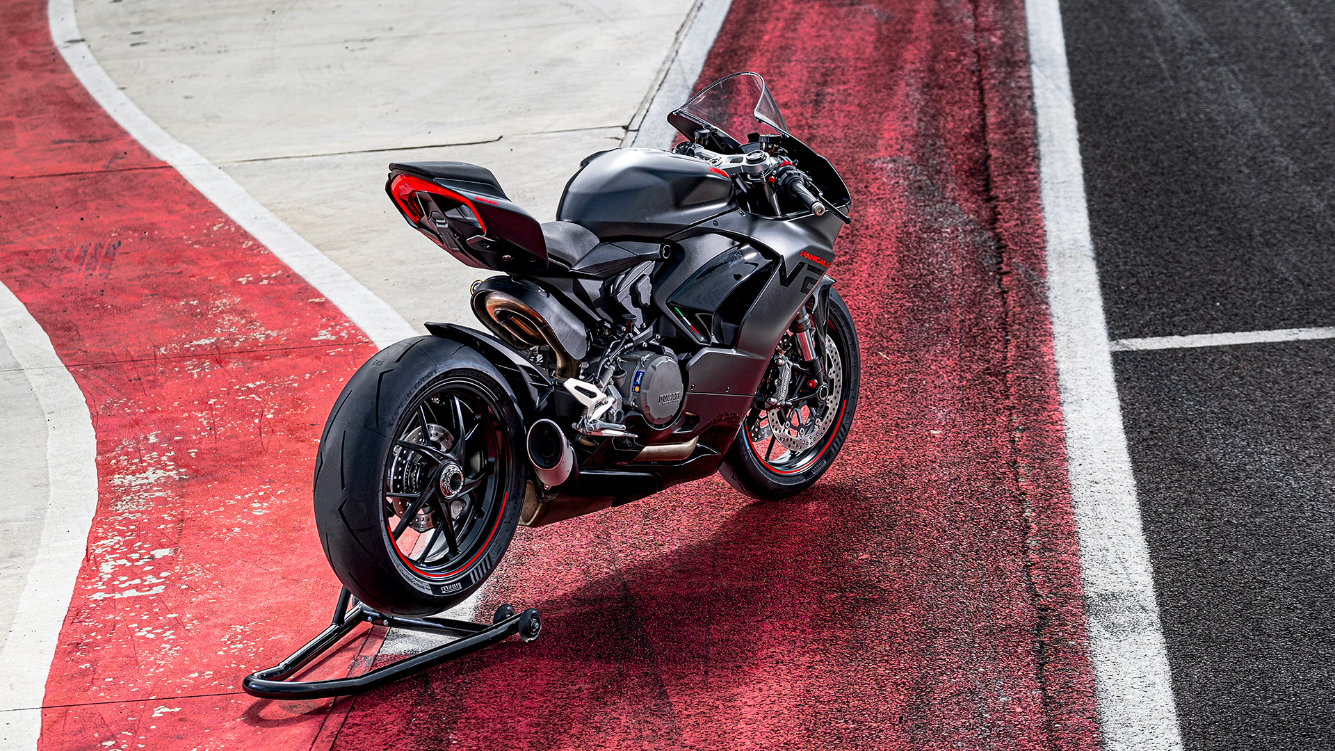 Ducati Panigale V2 MY24 Black on Black livery official model image